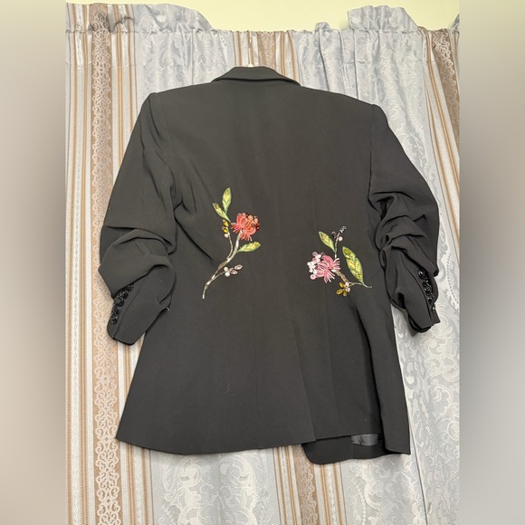 Cinq a Sept Floral Mixed Media Scrunched Cheyenne Blazer - Picture 10 of 10